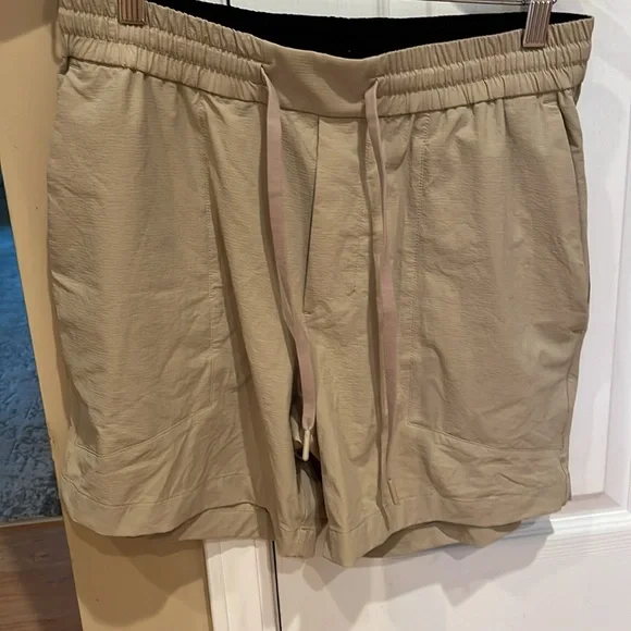 Lululemon Bowline Short 5” Stretch Ripstop - Picture 4 of 9